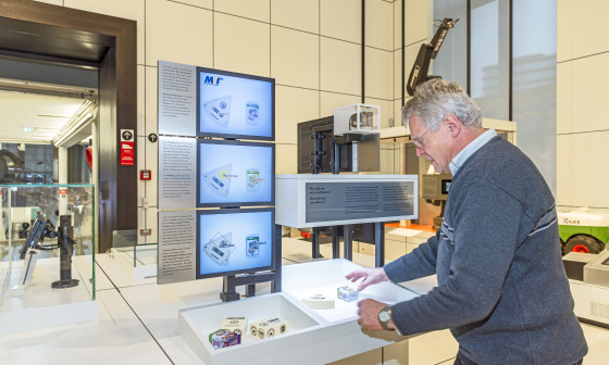 IDS Kamera in Spielstation zum Thema Bildverarbeitung ergänzt Robotik Austellung des Deutschen Museums