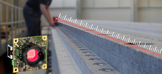 Optisches Geradheitsmessgerät erleichtert Maschinen- und Anlagenbau kameragestützt die Bauteilvermessung.