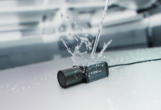 Wasserstrahl trifft die Kamera IDS NXT oslo