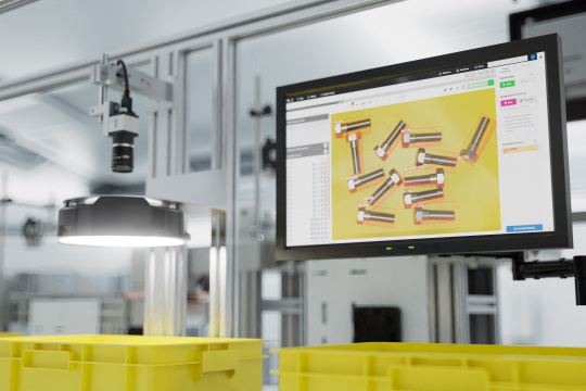 KI-gestützte Objekterkennung mit uEye Live Kamera im Industrieeinsatz.