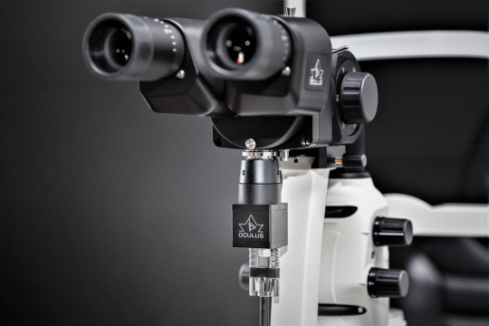 Spaltlampen-Bilddokumentationssystem OCULUS ImageCam®3 mit IDS Industriekamera auf einem Mikroskop