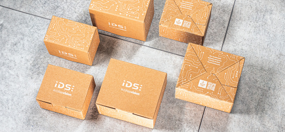 Braune Schachtel aus Recyclingmaterial für IDS-Kamera