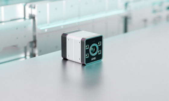 IDS Nion 3D Kamera auf Tischoberfläche, kompakte Bauform für industrielle Anwendungen