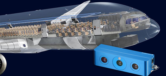 Vorderer Teil eines Flugzeugs mit Blick ins Innere der Kabine mit Ensenso 3D-Kamera im Vordergrund.