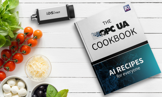 IDS NXT und ein Buch namens "The OPC UA Cookbook" neben Lebensmittel