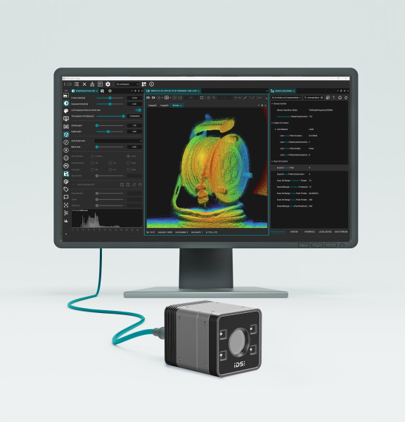 3D-Kamera vor Monitor mit farbiger Punktwolke und Softwareoberfläche
