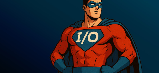 Superman mit I/O Aufschrift