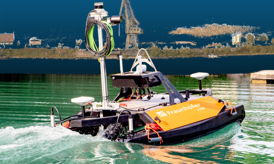 Autonomes Wasserfahrzeug mit 3D-Karte des Uferbereichs