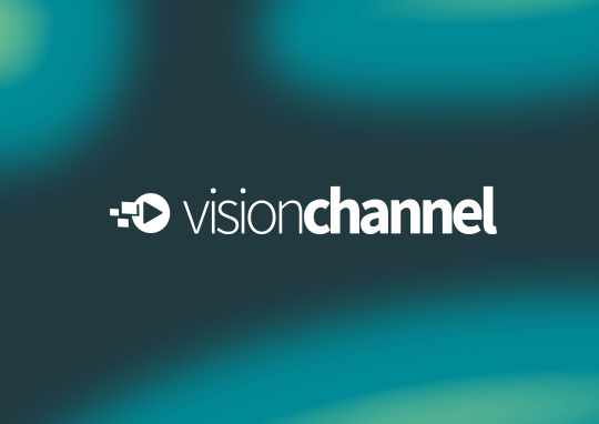 Logo „visionchannel“ auf türkisfarbenem Verlauf mit Play-Symbol