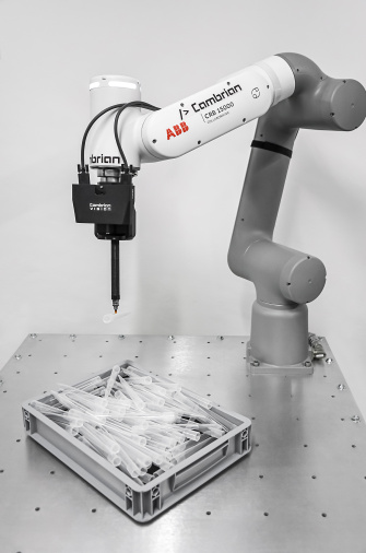 Leistungsstarke CPU zu Steuerung der KI-Modelle zur Teileerkennung und Kommunikation mit dem Roboter