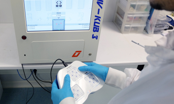 Mask Alignment von Kloé in Frankreich mit der USB 2 uEye LE Industriekamera von IDS