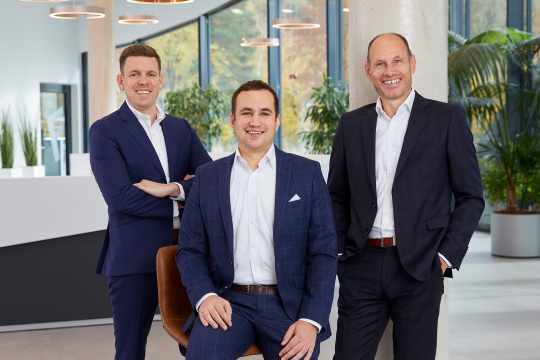 Gruppenfoto von Alexander Lewinsky, Jan Hartmann und Jürgen Hartmann