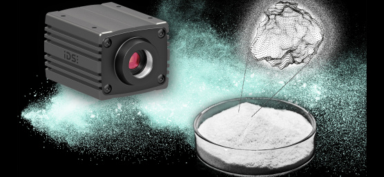uEye Warp10 neben Petrischale mit sehr feinkörniger Materialprobe und Punktewolke eines Partikels
