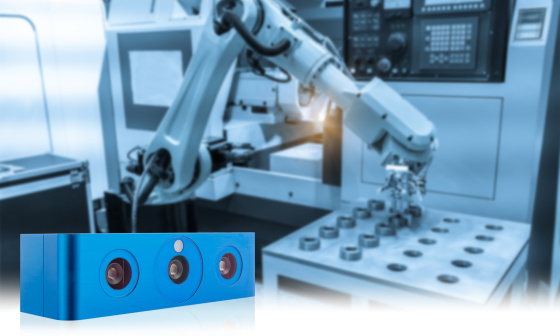 Im Vordergrund eine Ensenso Kamera, im Hintergrund ein Roboter am Arbeiten