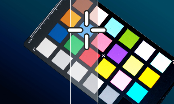 Auf einer Farbpalette ist blau durch ein Kreuz markiert.