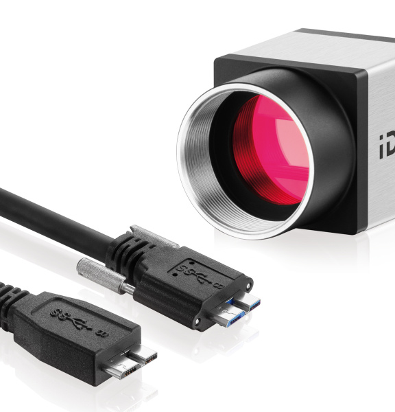 Vor uEye Kamera befinden sich 2 Kabel USB 3.0 Mico B Stecker