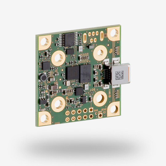Mit oder ohne Objektivhalter: Die Platinenkameras der USB 2 uEye LE Serie von IDS messen nur 36 x 36 mm.