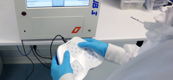 Mask Alignment von Kloé in Frankreich mit der USB 2 uEye LE Industriekamera von IDS